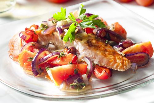 Guiso de pescado con verduras - un plato actualizado
