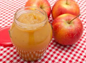 Recetas sencillas paso a paso para hacer mermelada de manzana en casa para el invierno.
